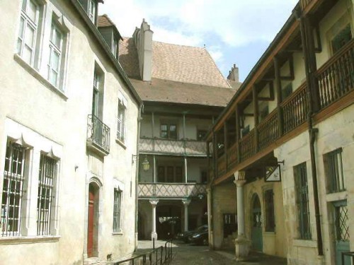 HôTEL DE CHAMPAGNEY